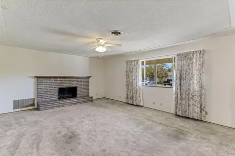 5840 Mountain View Dr, Redding, CA 96003 photo 5