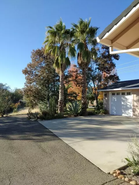 3591 Stokes Ct, Redding, CA 96001 photo 2