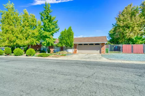1139 Denton Way, Redding, CA 96002 photo 2
