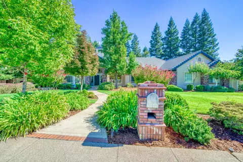 4353 Saratoga Dr, Redding, CA 96002 photo 2