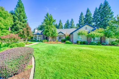 4353 Saratoga Dr, Redding, CA 96002 photo 6