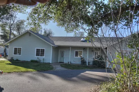 20215 Lupine Dr, Redding, CA 96002 photo 1