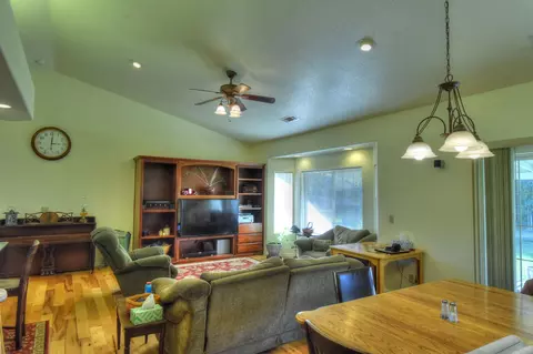 20215 Lupine Dr, Redding, CA 96002 photo 6