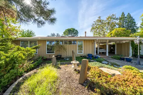 3445 Sunset Dr, Redding, CA 96001 photo 4