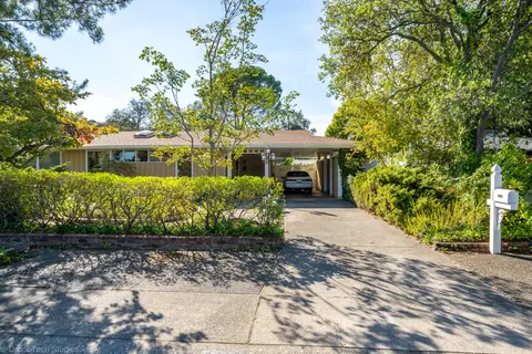 3445 Sunset Dr, Redding, CA 96001 photo 2