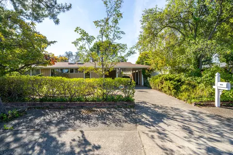 3445 Sunset Dr, Redding, CA 96001 photo 1