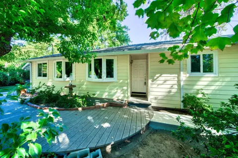 3025 Irene St, Redding, CA 96002 photo 5