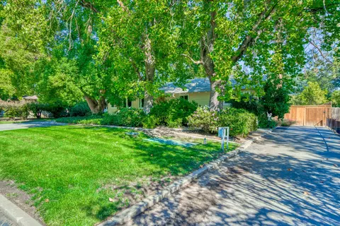 3025 Irene St, Redding, CA 96002 photo 6