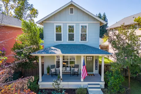 871 Kite Ln, Redding, CA 96001 photo 2