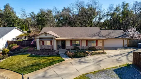 1990 Chiella Ln, Redding, CA 96002 photo 1