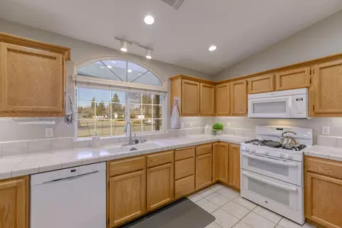 1990 Chiella Ln, Redding, CA 96002 photo 30