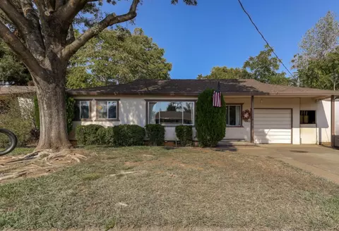 1115 3rd St, Redding, CA 96002 photo 2
