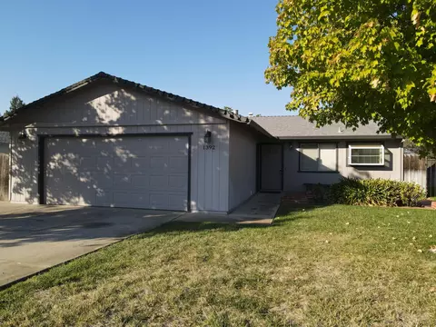 1392 Whistling Dr, Redding, CA 96003 photo 2