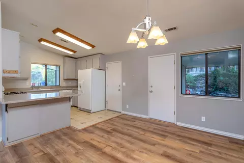 370 Springer Dr, Redding, CA 96003 photo 7