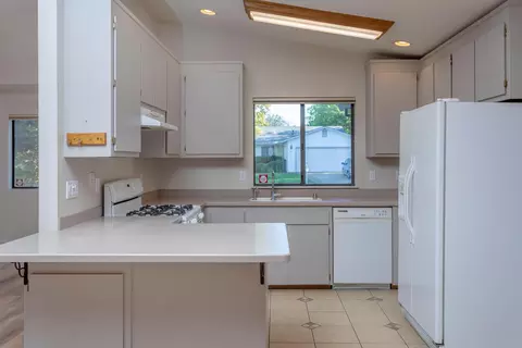 370 Springer Dr, Redding, CA 96003 photo 8