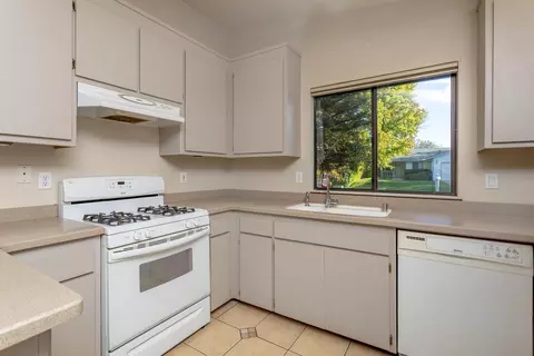 370 Springer Dr, Redding, CA 96003 photo 9