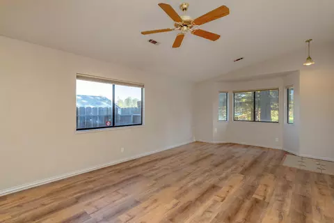 370 Springer Dr, Redding, CA 96003 photo 4