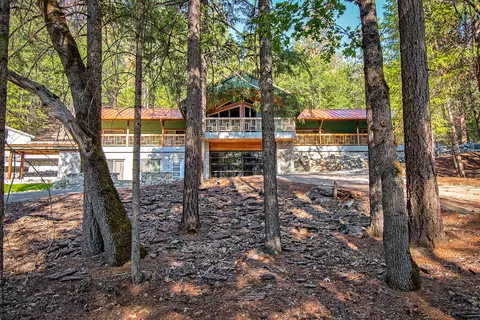441 Reo Ln, Douglas City, CA 96024