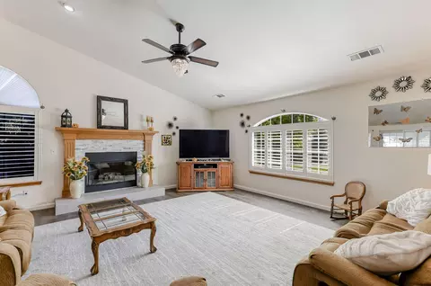 19360 Lexington Ln, Redding, CA 96003 photo 9