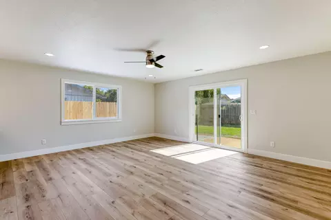 2513 Capella St, Redding, CA 96002 photo 10