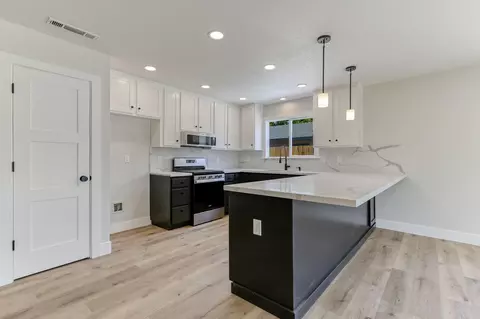 2513 Capella St, Redding, CA 96002 photo 3