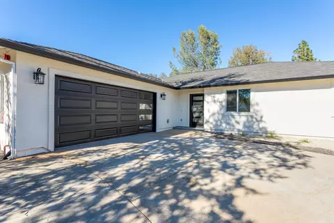 2550 Avola St, Redding, CA 96002 photo 2