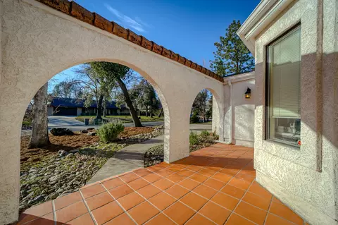 7067 Tucker Ln, Redding, CA 96002 photo 2