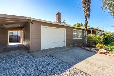 555 Markwood Dr, Redding, CA 96002 photo 2