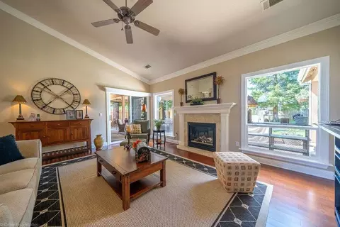 2560 Templeton Dr, Redding, CA 96002 photo 10