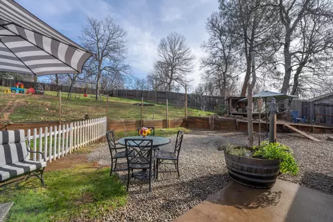 11437 Wales Dr, Redding, CA 96003 photo 32