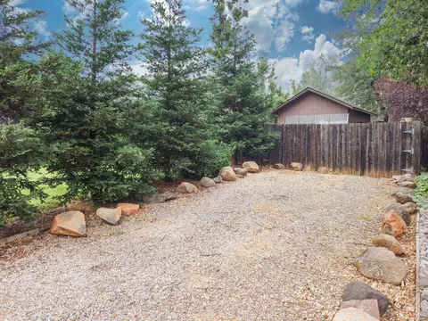 11437 Wales Dr, Redding, CA 96003 photo 8