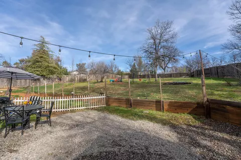 11437 Wales Dr, Redding, CA 96003 photo 33