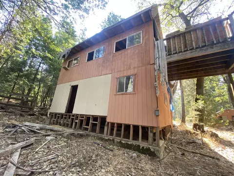 30310 Frontier Rd, Oak Run, CA 96069