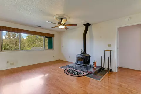 16370 Trail Dr, Redding, CA 96001 photo 5
