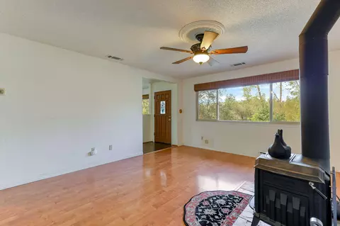 16370 Trail Dr, Redding, CA 96001 photo 4
