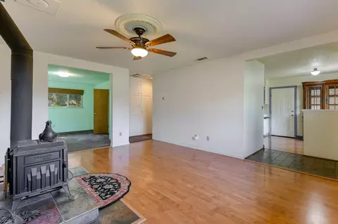 16370 Trail Dr, Redding, CA 96001 photo 3