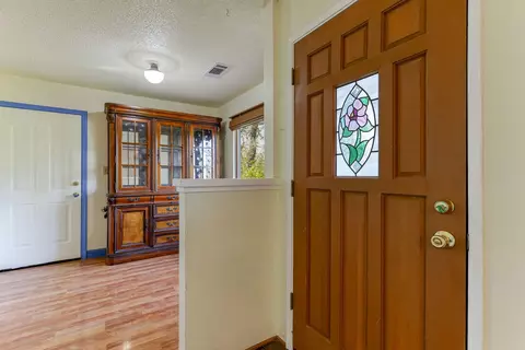 16370 Trail Dr, Redding, CA 96001 photo 2