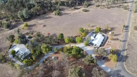 9010 Quail Valley Dr, Redding, CA 96002 photo 1