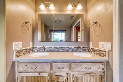 9010 Quail Valley Dr, Redding, CA 96002 photo 17