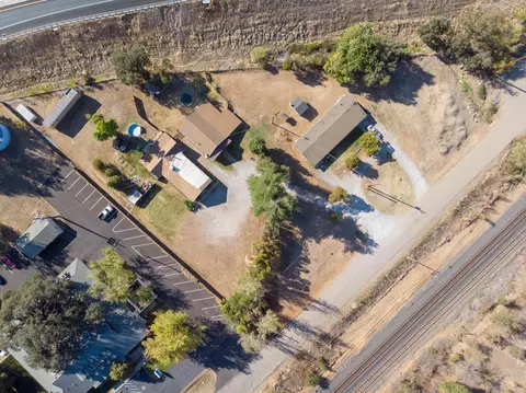 2064 Barney St, Anderson, CA 96007 photo 2