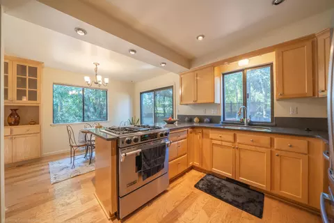 3432 Wimbledon Dr, Redding, CA 96002 photo 3