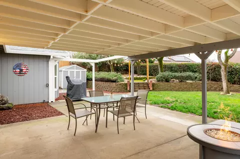 5742 Beaumont Dr, Redding, CA 96003 photo 5