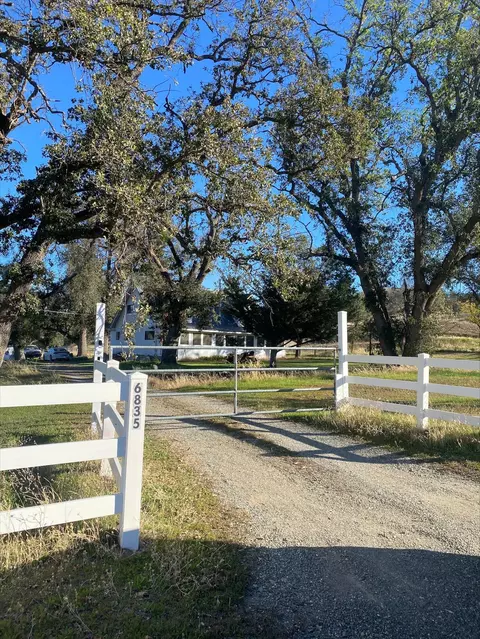 6835 S Fork Dr, Red Bluff, CA 96080 photo 2