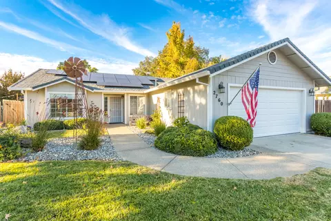 2760 Cobblestone Loop, Anderson, CA 96007 photo 2