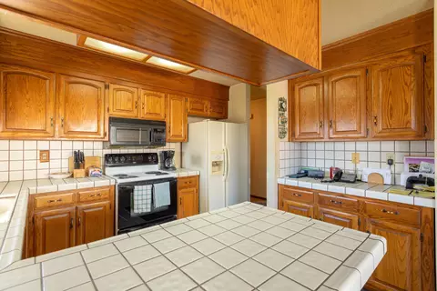 463 Peppertree Ln, Redding, CA 96003 photo 7