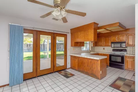 463 Peppertree Ln, Redding, CA 96003 photo 4
