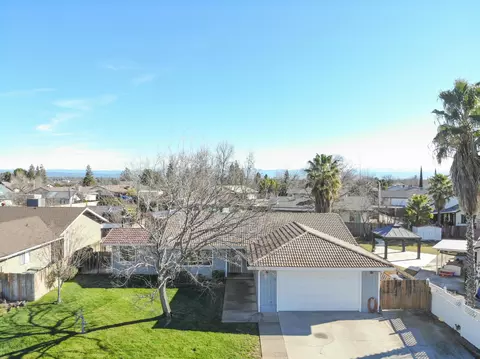 463 Peppertree Ln, Redding, CA 96003 photo 2