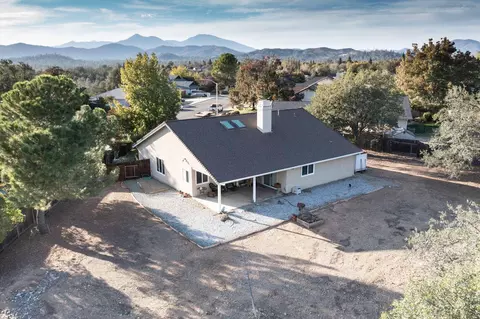 4677 Oak Glen Dr, Redding, CA 96001 photo 2