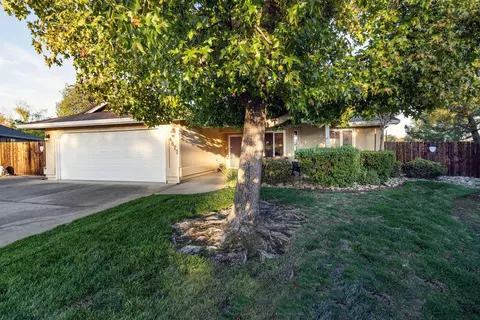 4677 Oak Glen Dr, Redding, CA 96001