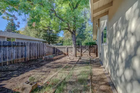 4879 Alta Camino Dr, Redding, CA 96002 photo 44